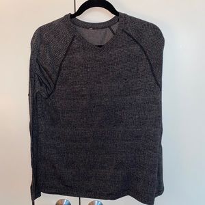 Lululemons men’s long sleeve size small